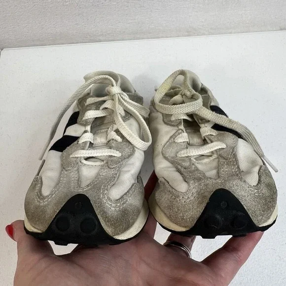 New Balance 327 Girls 11 Sneakers Shoes White Black Logo Lace Up Everyday Play - Picture 8 of 10